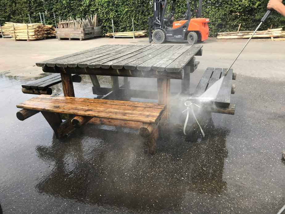 HolzGartenmöbel reinigen, aufarbeiten & pflegen Adéquat