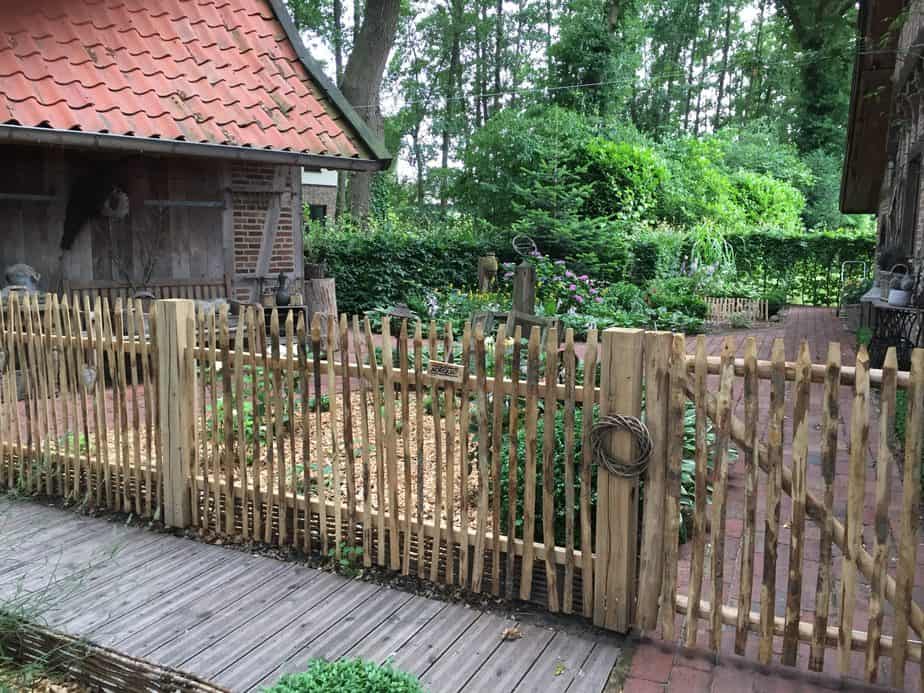 Zaun mit halbrunden Pfählen, einzelnen Stakete 100 cm, Rahmentor mit halbrunden Latten Scholz
