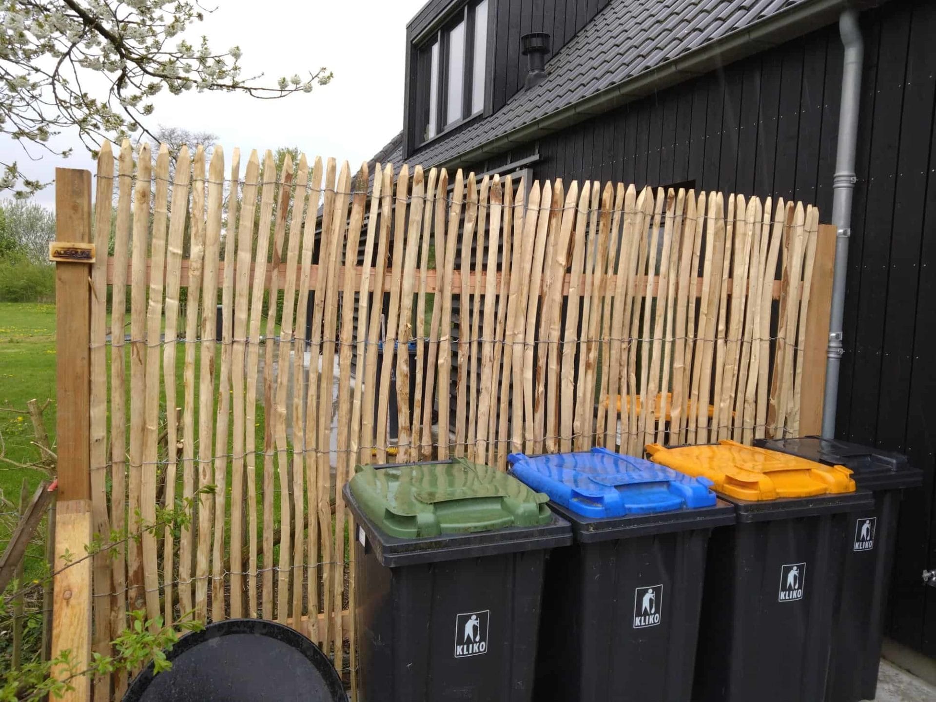 Mülltonnen verstecken Sichtschutz Holz Adéquat