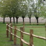 Post & Rail, lisse d’un quart en châtaignier 2-niveaux.