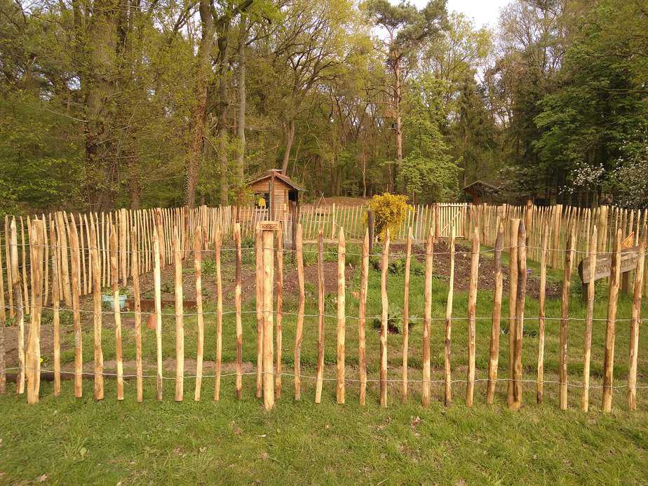 Comment installer une ganivelle pour clôturer votre jardin ?