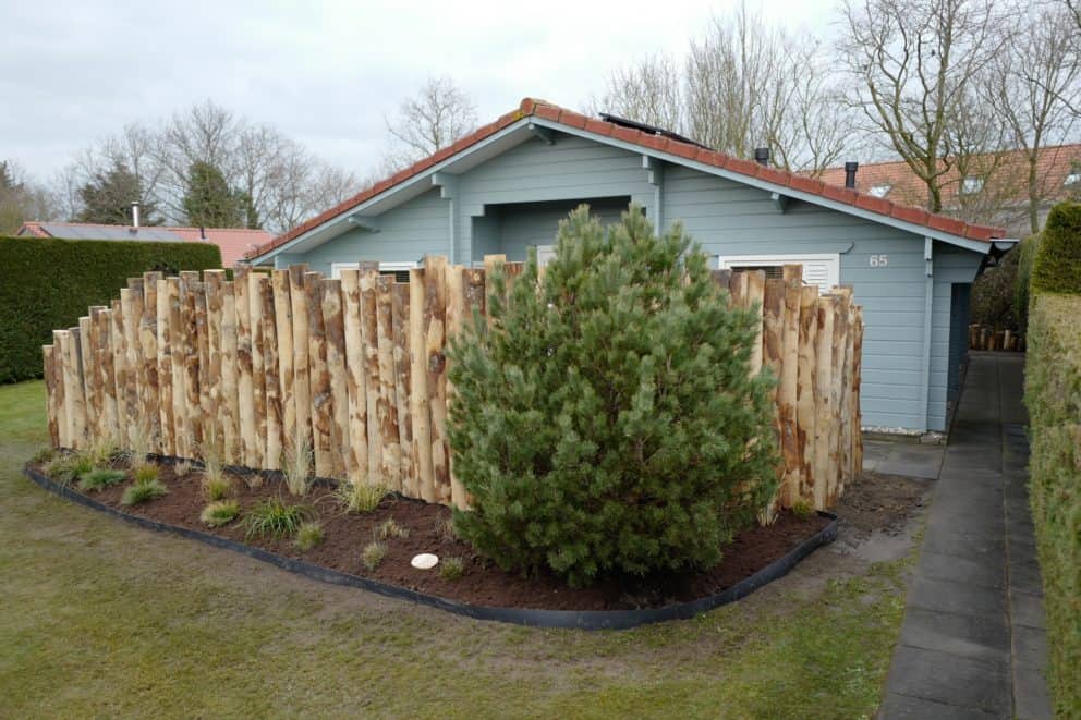 Palissade van kastanjehouten palen 250 cm lang, diam. 13-16 cm | Adéquat