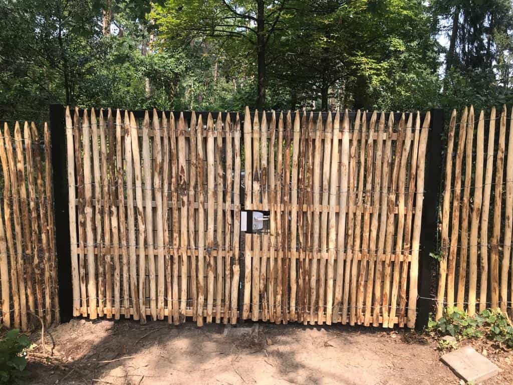 houten hek een slot - Adéquat