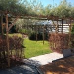 Pergola van kastanjehouten palen 7-9 cm en kastanje palen 4-6 cm