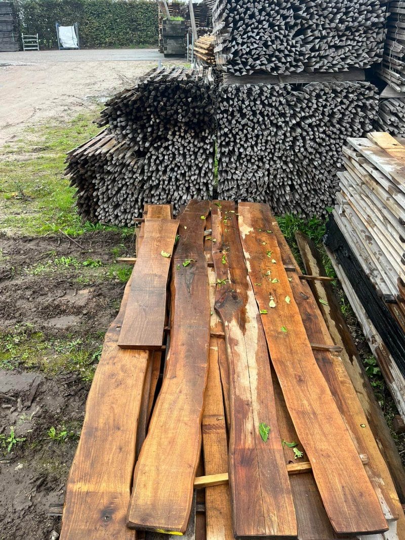 Robinia plank geschuurde schaaldelen: 2,5 x 15/22 x 250 (cm)