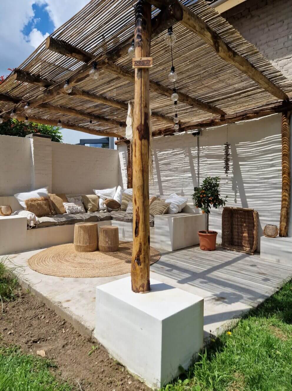 Pergola gemaakt van kastanje palen met een diameter van 10/12 cm in de lengtes 200, 250, 300 en 400 cm in Ibiza stijl