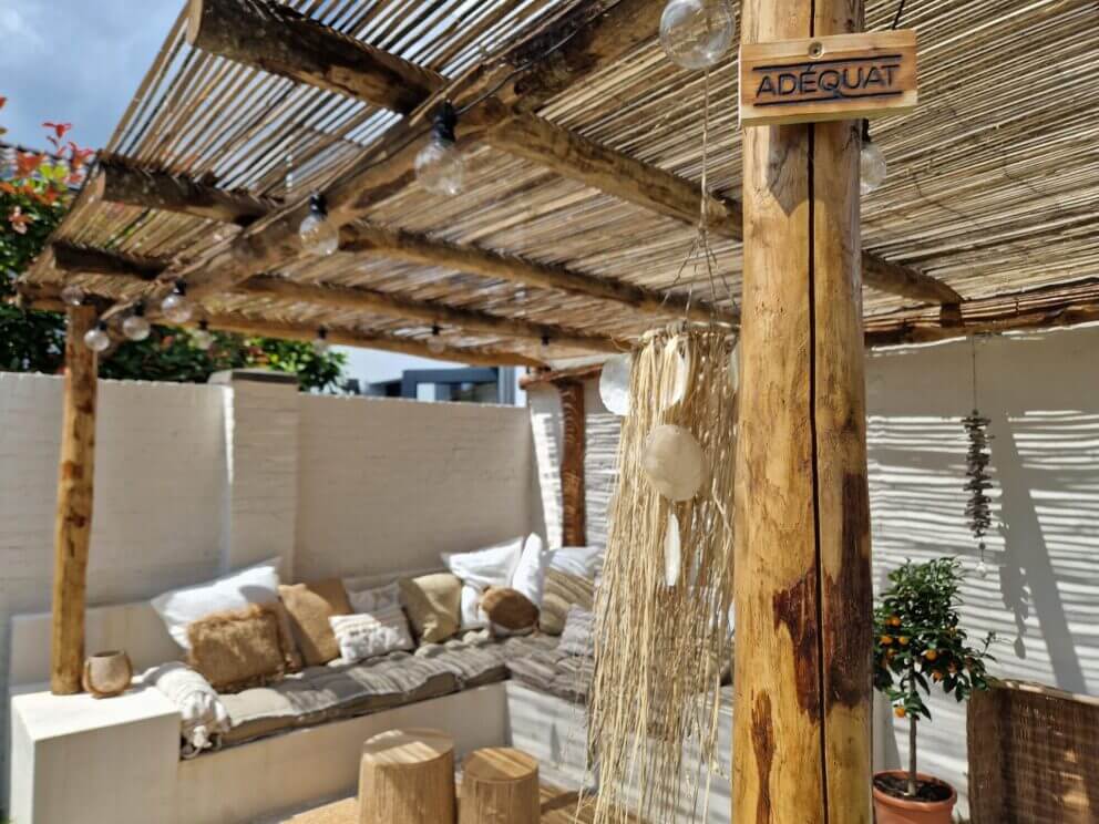 Pergola gemaakt van kastanje palen met een diameter van 10/12 cm in de lengtes 200, 250, 300 en 400 cm in Ibiza stijl