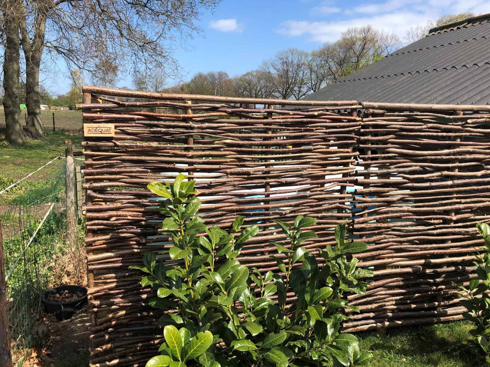 Houten schermen voor in de tuin op maat bestellen Adéquat